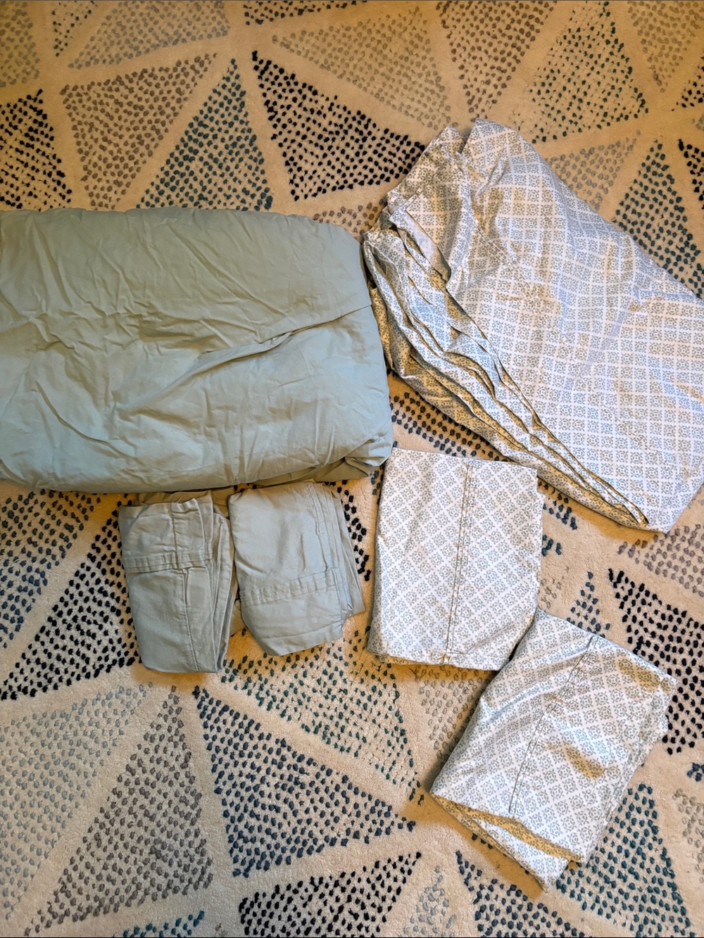 Threshold Sage Fitted Sheets with white & sage top sheet 4 pillowcases